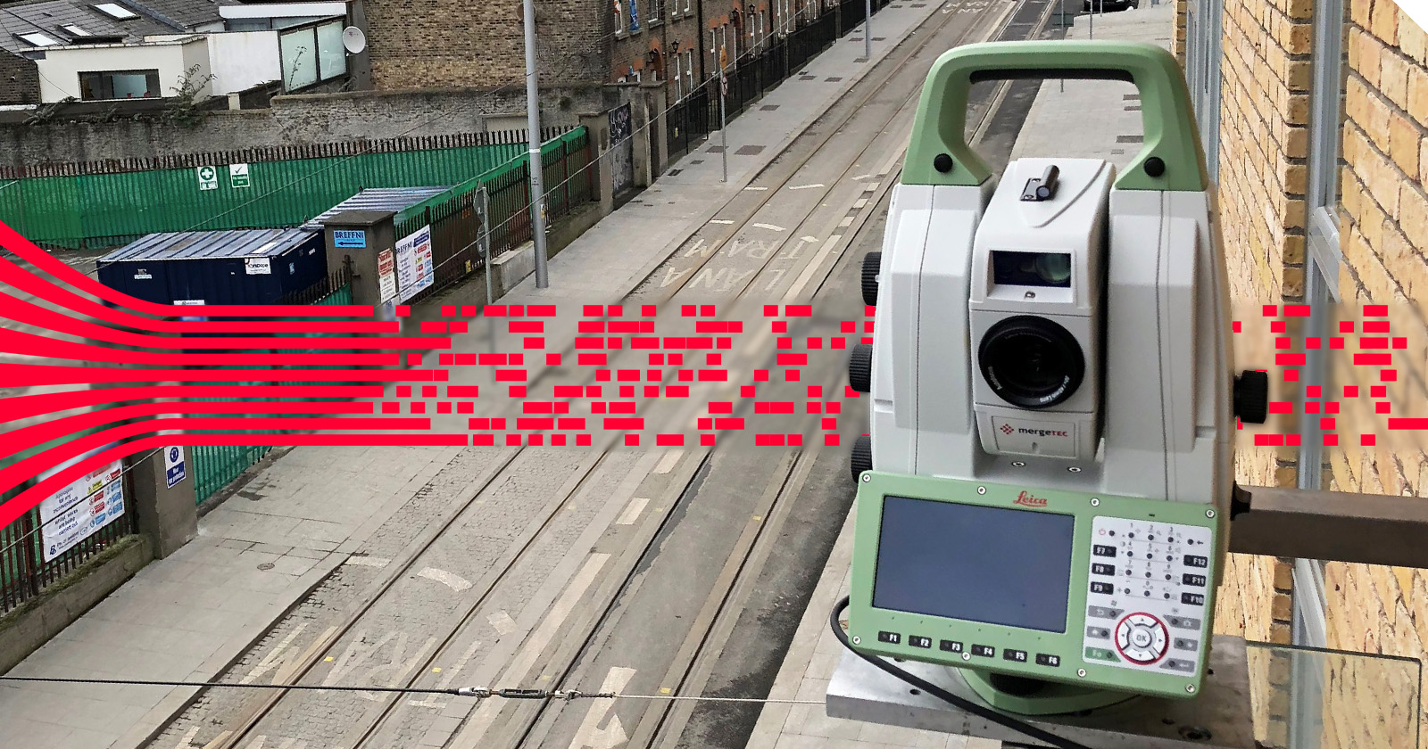 Una estación total con escáner láser permite mediciones continuas para que el sistema de tren ligero de Dublín pueda operar de manera ininterrumpida